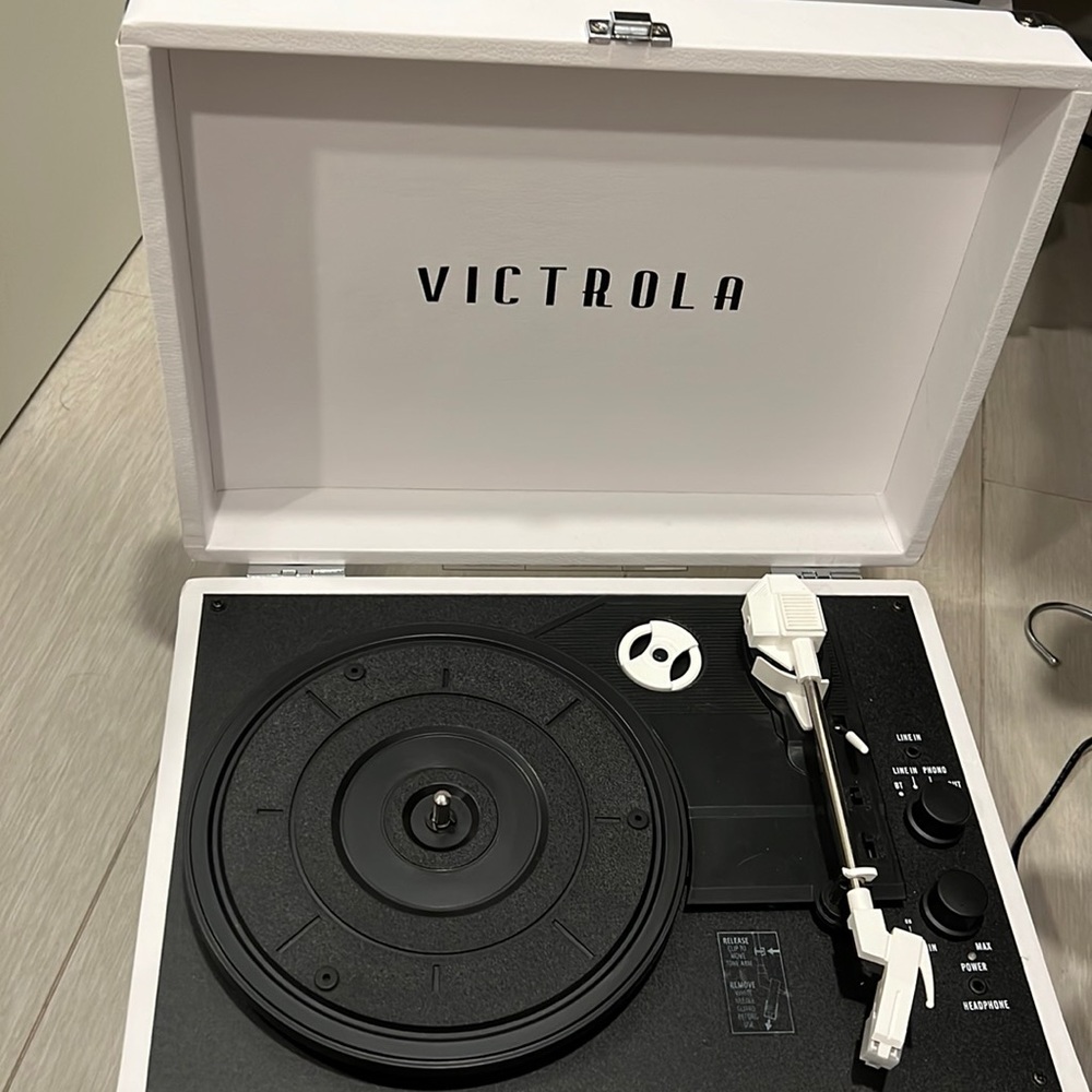 Victoria Record Player Vintage White